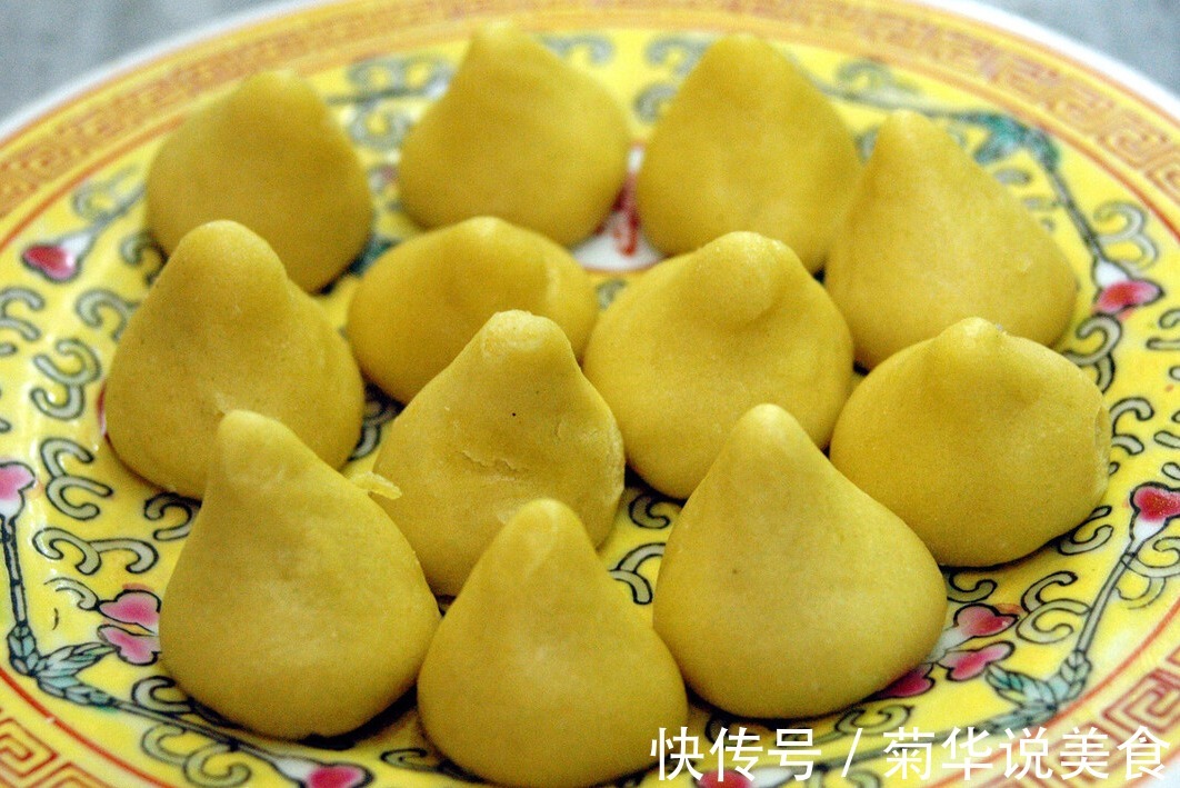 做窝窝头,要不要放面粉厨娘教你一招,又香又松软,好吃不噎人