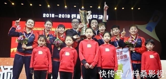 李隼|劉國梁李隼觀戰(zhàn)乒超聯(lián)賽，國乒19歲小將顏值很高，鏡頭數(shù)次給特寫