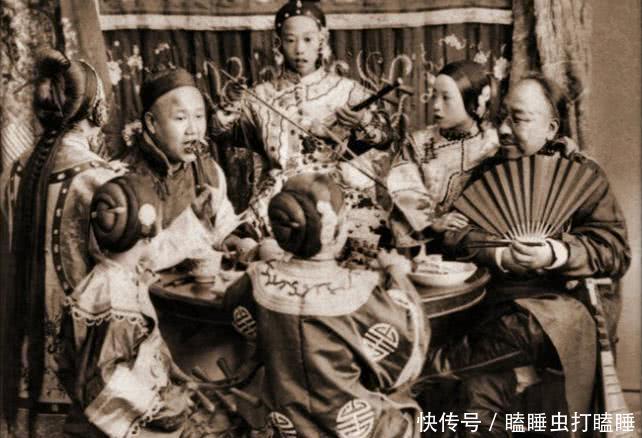 居然|清朝珍贵老照片富贵人家居然有7位妻妾，图四是皇宫大清门！