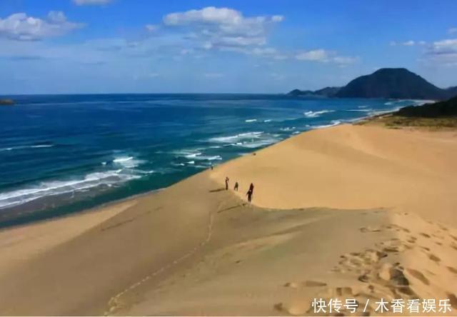 全球唯一保护沙漠的国家,为防止沙漠变绿洲,每天“人工拔草”