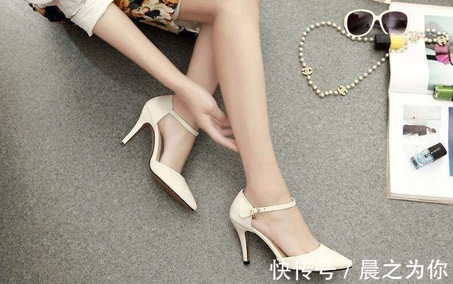 美丽 尖头高跟鞋秀出美丽女人优雅气场,这样的打扮男同事见了都说美
