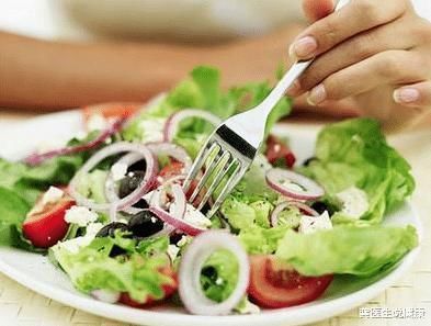 王院士|退休院士亲身经历:甘油三酯3.9,戒掉“2物”后,半年时间血脂恢复正常