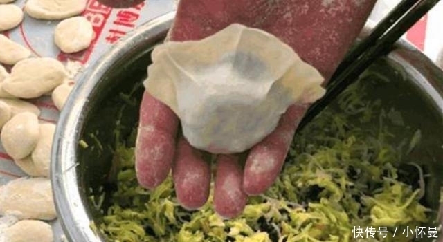 包萝卜饺子时,别放“此2物”,很多人会放,萝卜味道很怪还发苦