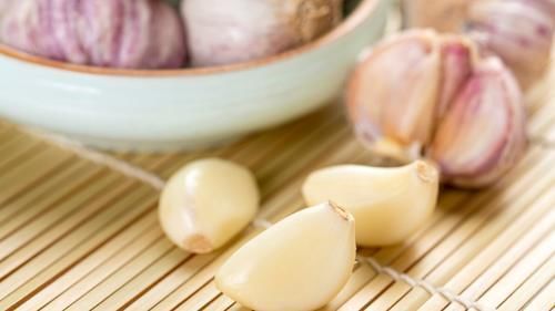 素食|大蒜是肝病的“发物”?医生提醒:若想养肝,4种“素食”要少碰