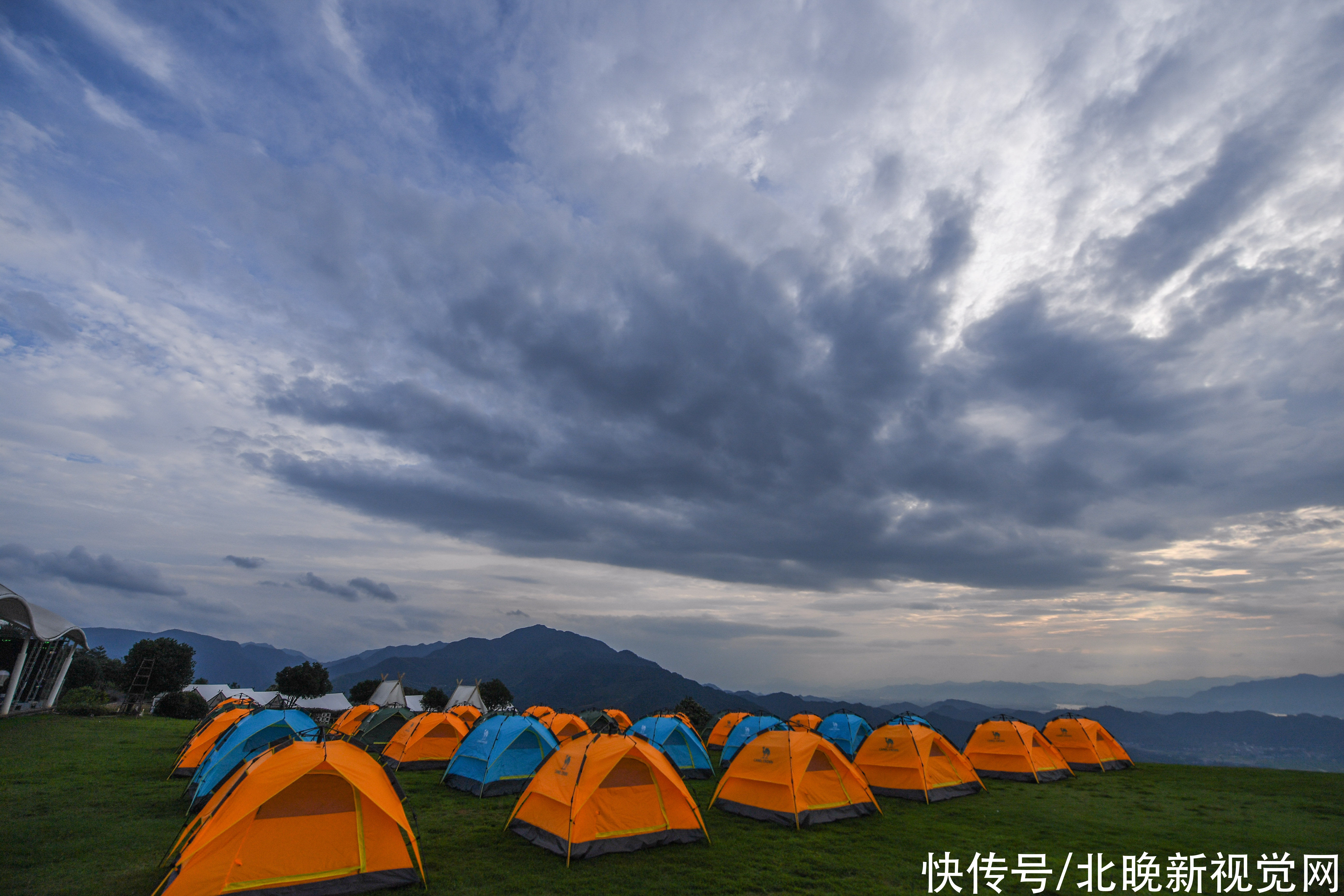 露营 新潮旅游度假方式受追捧，北京成露营关注热度最高城市