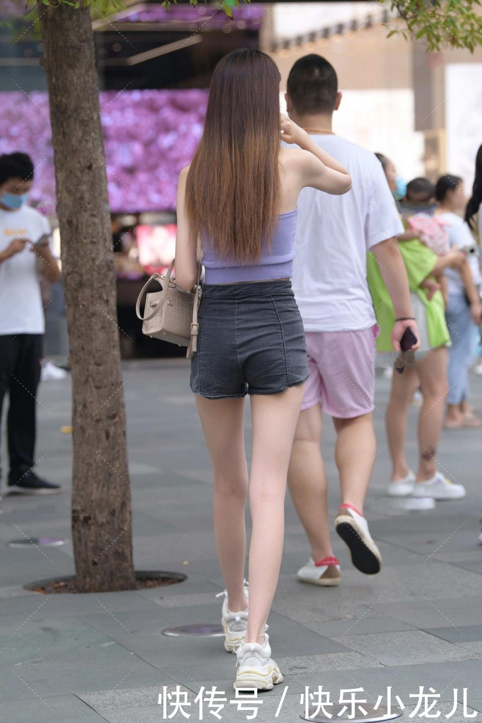 针织|紫色针织背心,高级洋气,时尚感十足,搭配牛仔短裤,凸显青春感