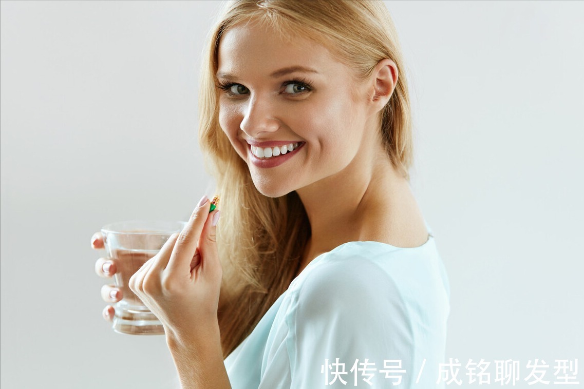发梢|头发干枯开叉怎么办?试试这三个护发小妙招,让你秀发顺滑有光泽