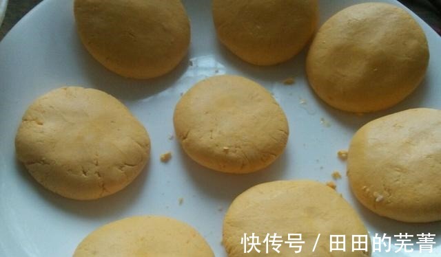 煲汤|南瓜还在煲汤喝吗南瓜和糯米一起炸,甘甜醇香,让人沉醉其中!