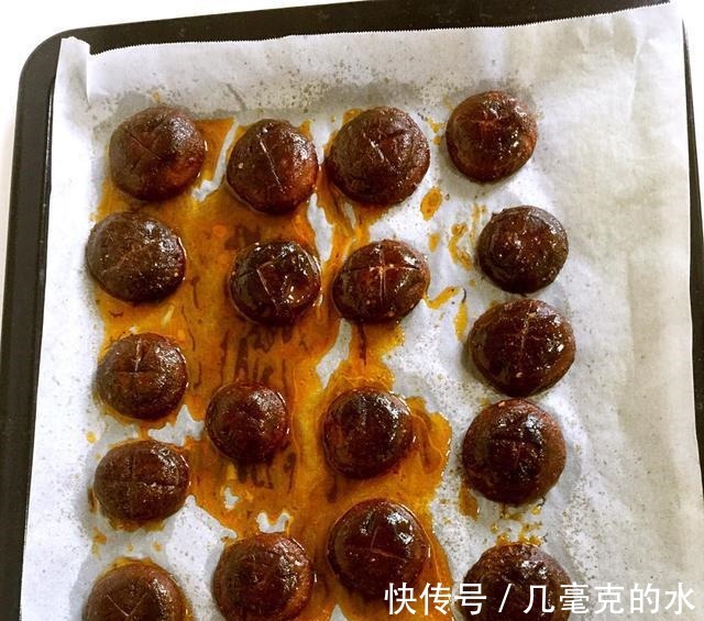 烤盘|香辣烤香菇,口感软绵,味道鲜香!