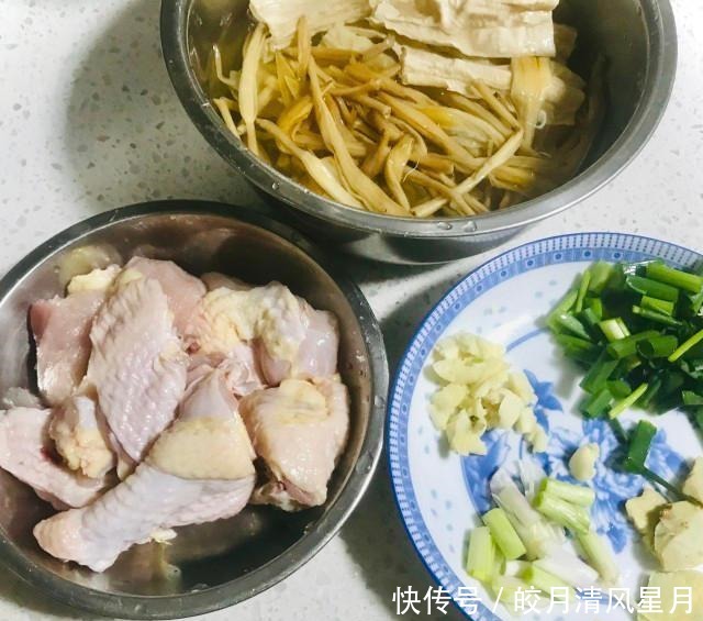 鸡肉焖腐竹，肉质鲜嫩，下酒下饭都不错