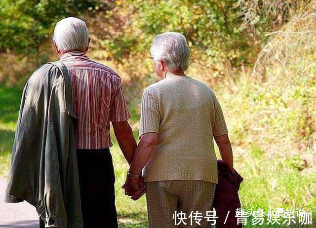 养老|人到晚年,钱和子女哪个更靠谱?80岁老母用“亲身经历”告诉你