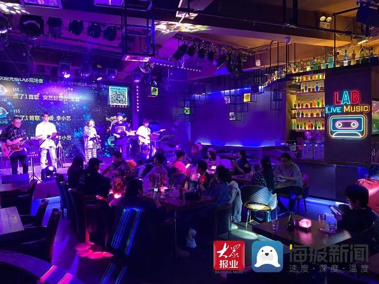 LAB现场音乐酒吧：直击“云上歌王”音乐现场 助推市南夜经济新浪潮