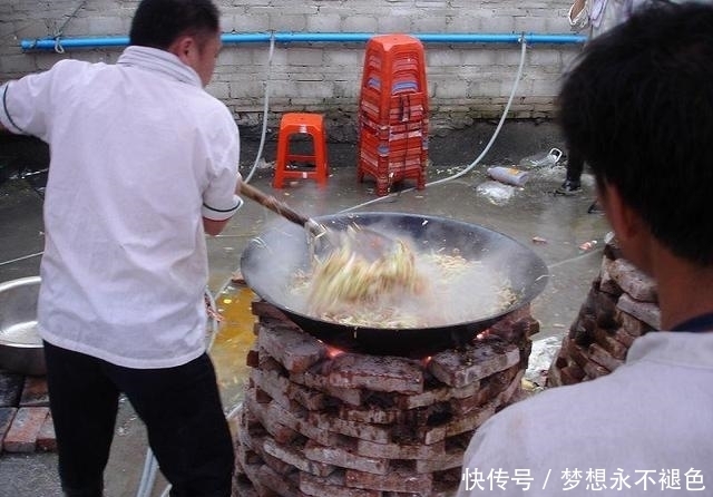  难得一见的乡村酒席，场面震撼