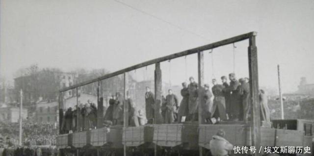 死亡|被照片定格的死亡瞬间！莫斯科竖起高大木桩，纳粹战犯被判处绞刑