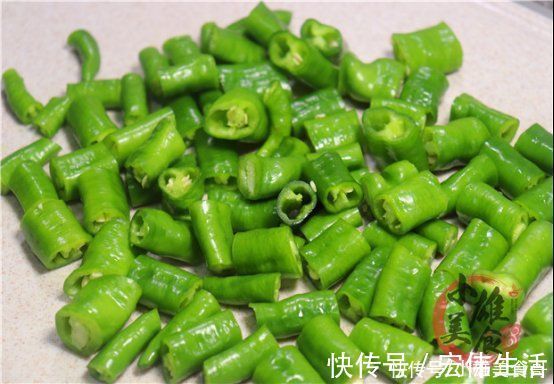 解馋|吃了30年的辣椒，这特色做法还真头一回见，开胃又解馋，太下饭了