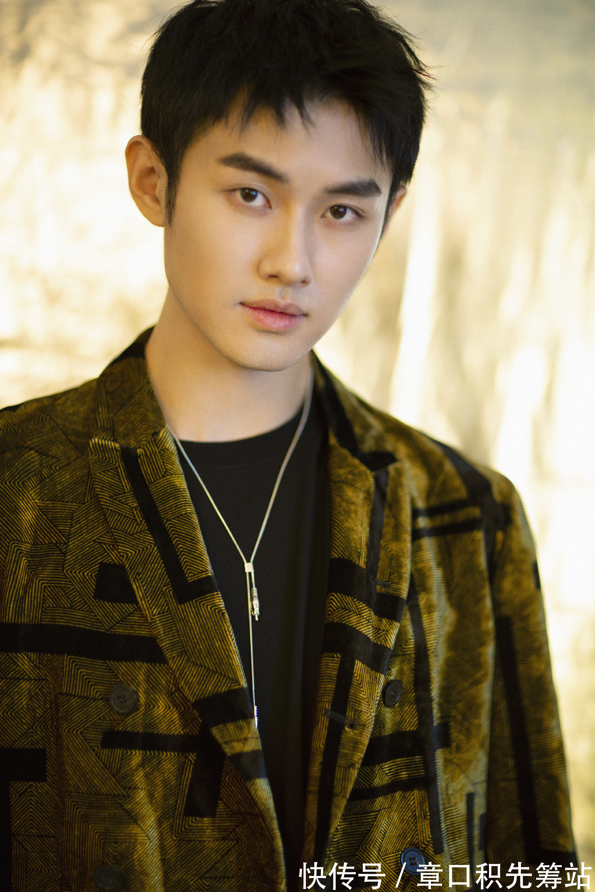 你好,火焰藍|因《聲入人心》成名,第一部戲和龔俊合作,他還參演了楊紫新劇