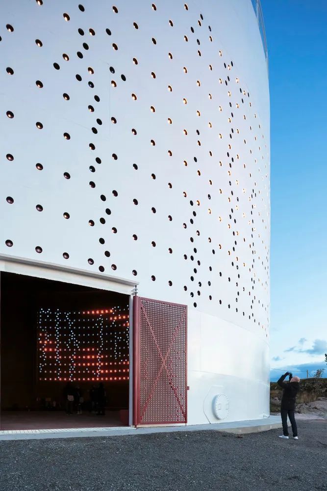 努维尔|有里又有面,千变万化的油罐筒仓