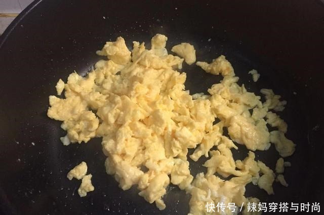 孩子三天两头就馋这早餐,营养补钙,吃一个特管饱,平底锅就搞定