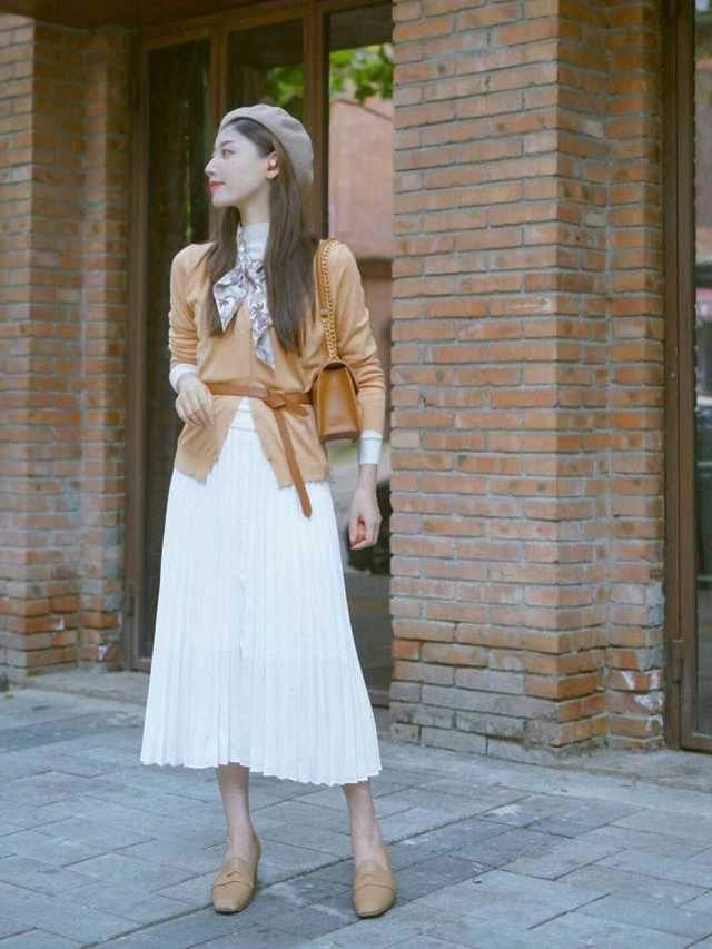 半身裙|百褶裙你穿对了吗?配上这几件上衣温柔又时髦,还能提升气质感