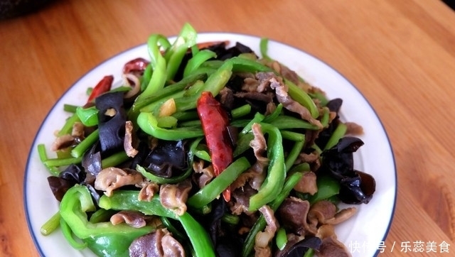 晒一晒四口人的午餐,四个菜,一个汤,花费不到60元,比外卖强