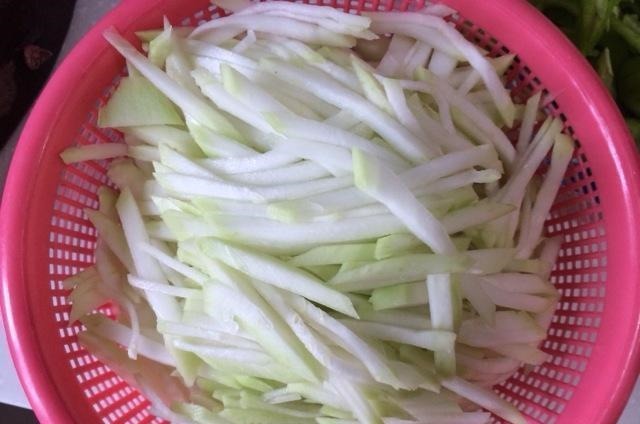 吃了20年饺子才知道,它做出的饺子馅,鲜嫩多汁,比韭菜好吃