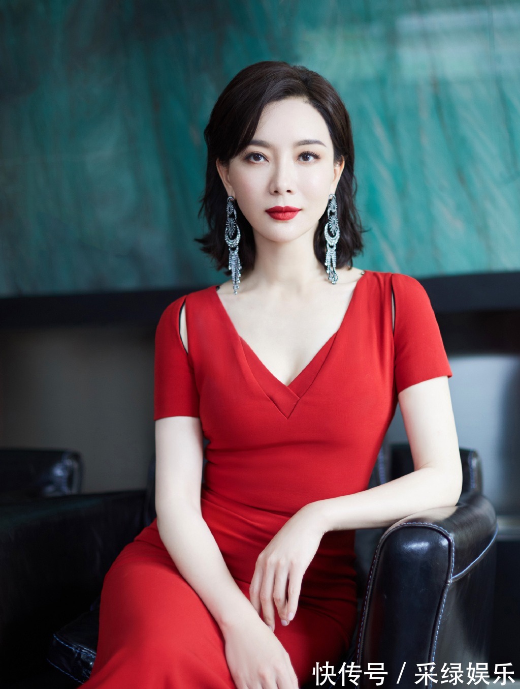 烫发 若你才30岁到40岁,换对这几款发型不显老,摩卡波波头发型更减龄