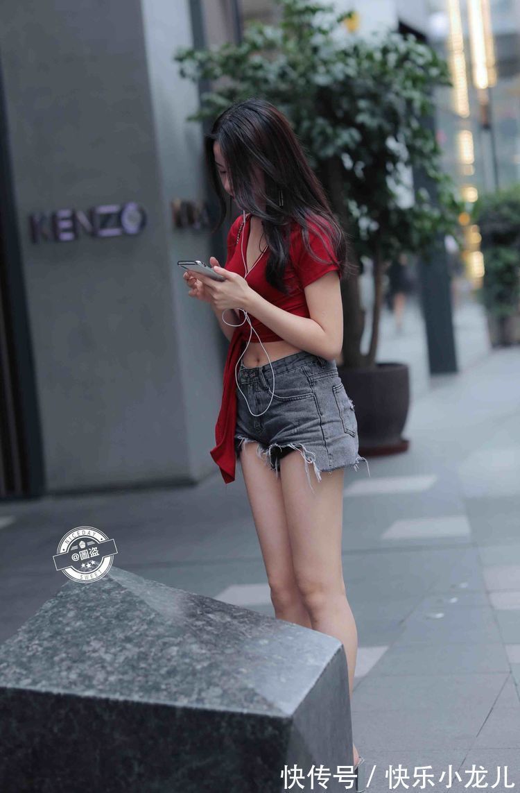 穿搭","m":"9495fb3244cbf36c441606fb9633712161290f46","nlabel":"stat_2890924627:zm.news.so.com:5paw5paw5L+K6b6Z,pageType_zmt,glevel_3","ntag":"tfashion;sfashion_时尚;kfashion_1:穿搭;kfashion_1:打底裤;cfashion_P:时尚:针织毛