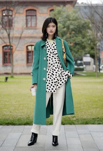  显高|入冬最流行的大衣，是“过膝不过踝”，小个子女生穿时髦又显高