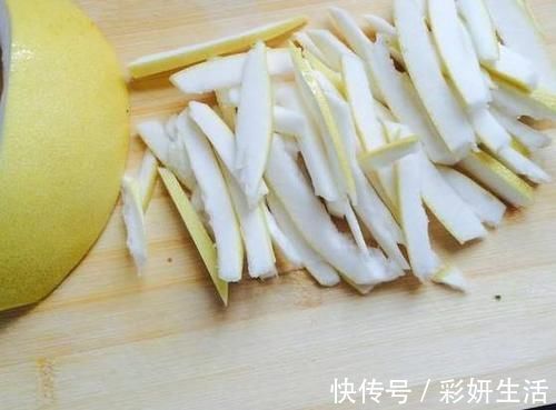 新鲜柚子皮，到了冬天，可是养花的“大宝贝”！