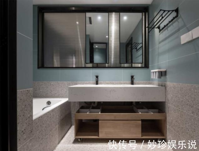电视机|家里有孩子，客厅别买沙发了，电视机也别要，学她家这样装更实用