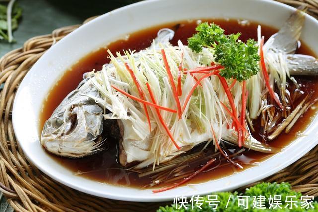 鲜嫩|清蒸鱼,最忌放盐腌制,大厨教你正确做法,鱼肉鲜嫩,不柴也不腥