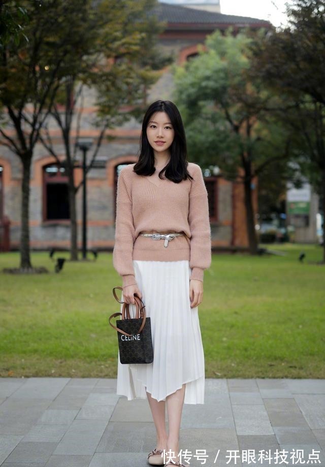 老爹 女人再懒也别总穿小白鞋，今年秋天流行这“5双鞋”，时髦不累脚！