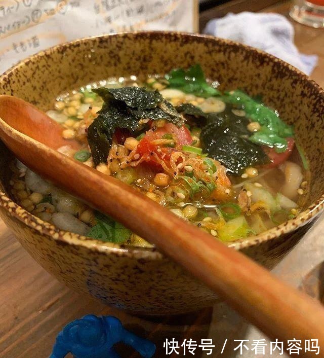 日本喜爱的治愈系美食，是一碗热气腾腾的茶泡饭