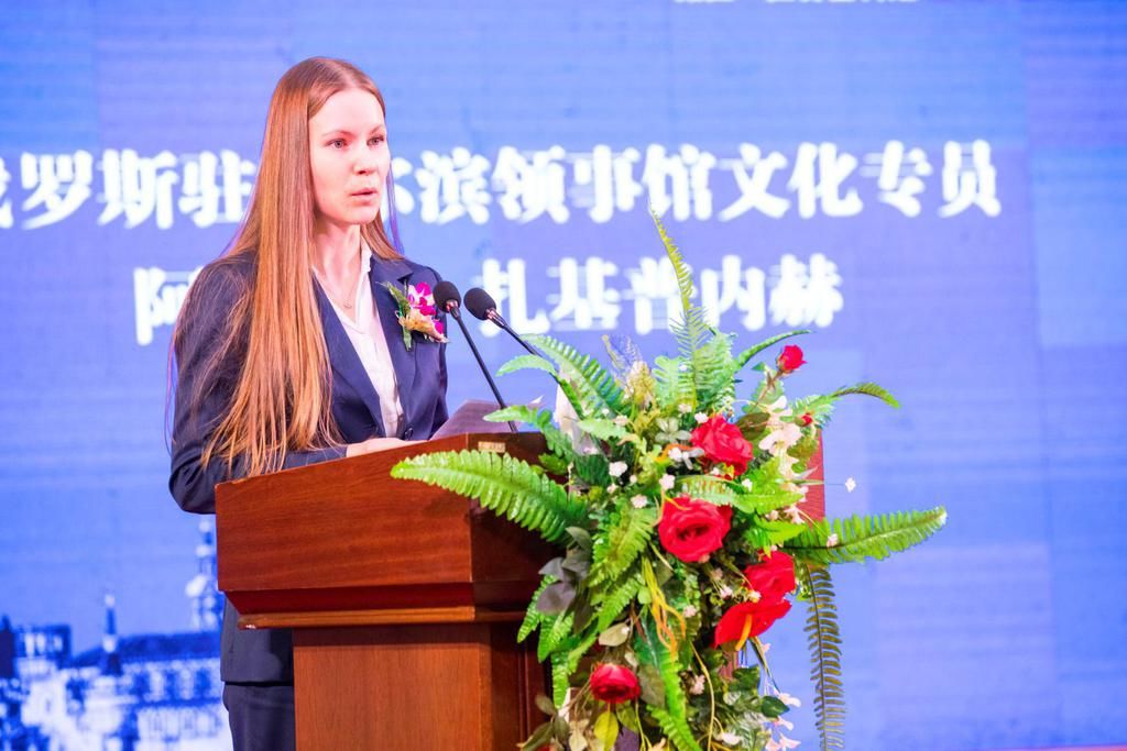 文化交流|促进中俄文化交流!薇拉·拉古金科娃油画作品线上展开幕式在伏尔加庄园举行