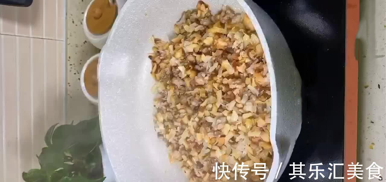 芋头丝丸子，奶奶收藏10年的配方，1口1个软糯Q弹，不油炸更