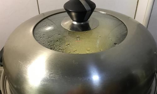 懒人蛋糕|4个鸡蛋，1碗面粉，不用烤的蛋糕，不塌不回缩，松软香甜