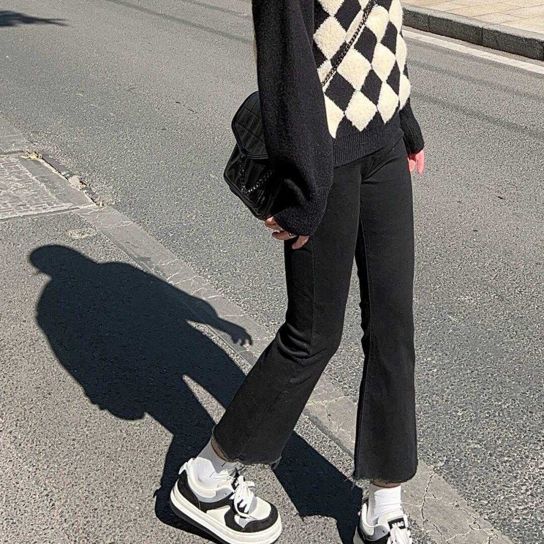 女人味 初春选裤子,千万别错过这两种,轻盈遮肉还能增加女人味