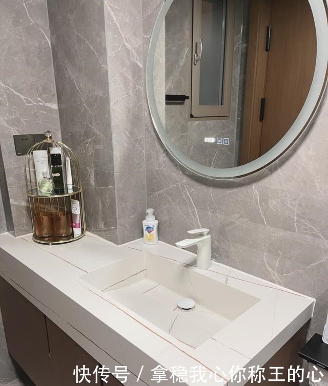 背景墙|高颜值的新房终于入住,电视墙非常大气,儿童房床头打柜子很实用!