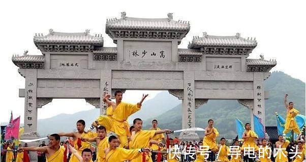 阳顶天@金庸敢闯少林的人很多,但敢闯武当的只有一人,实力不输张三丰!