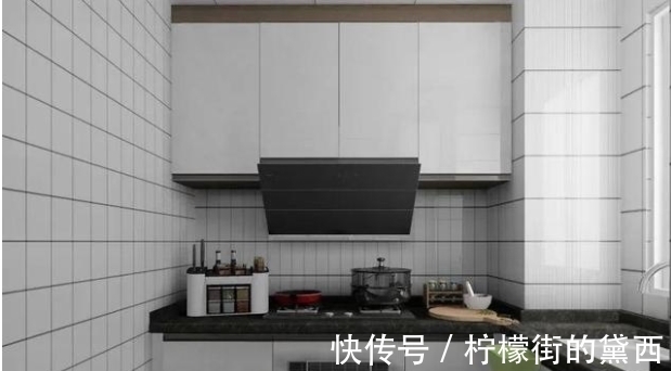 厨房油渍太多难清洁,简单一招,油污轻松擦干净,省时省力