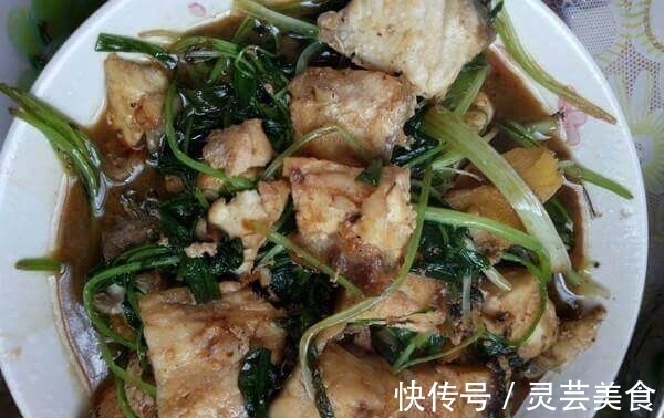 煎鱼时“不要”先开火倒油，20年老厨师教你1招，肉鲜不破皮