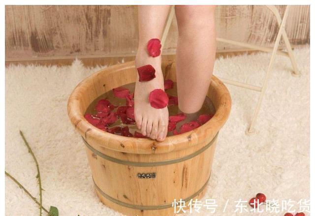 热水泡脚|每天用热水泡脚,到底是养生还是“减寿”?听听医生是怎么说的