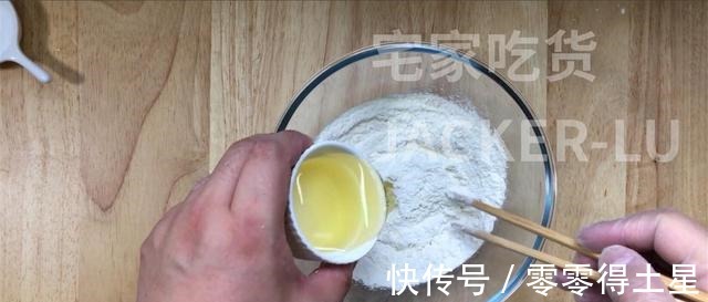 豆沙馅|芝麻豆沙酥饼,制作简单,层层酥脆,一口下去直掉渣,香酥可口!