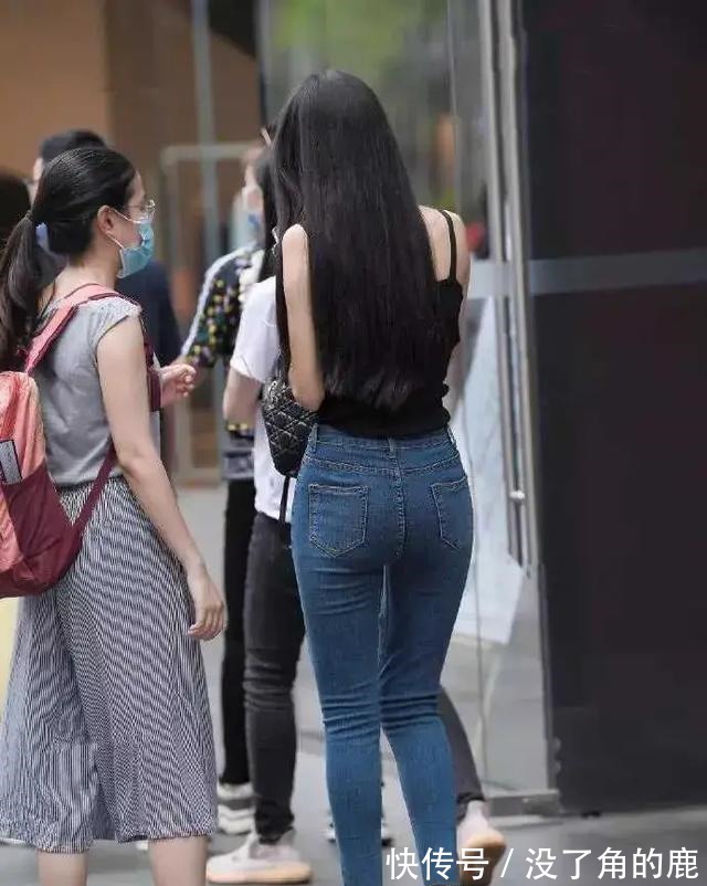 时尚 这款牛仔裤太独特,长了这么大还真的是第一次见,时尚潮流!