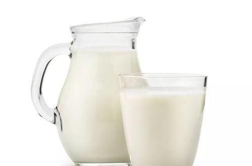 买牛奶时,不管什么牌子,只要包装上有“3个字”的,都是纯牛奶