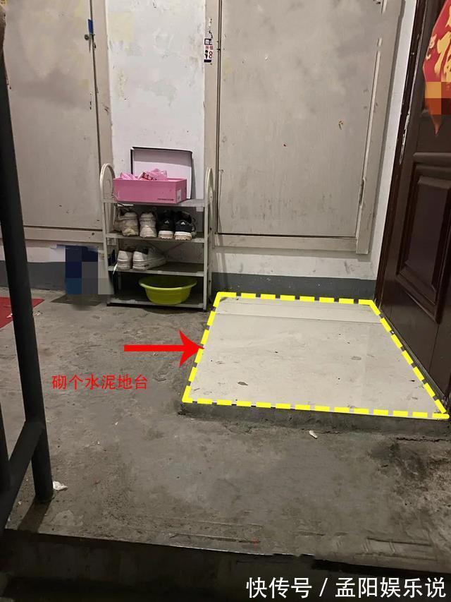 鞋柜|对门邻居不仅把鞋柜放楼道,还砌了2公分地台,当都是自个家呢?