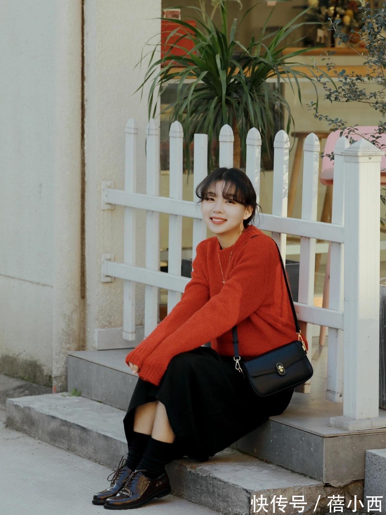 毛衣 新年穿搭选什么?首选“红色毛衣”来搭配,甜美满分更显元气