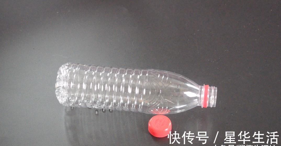 把毛巾塞进矿泉水瓶, 解决了一大堆人出游遇到的难题, 赶紧试一试