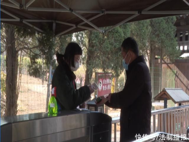 水泊梁山景区志愿服务引领 营造文明旅游环境|新春走基层| 水泊梁山景区志愿服务引领 营造文明旅游环境\＂,\＂i12\＂:\＂新春走基层