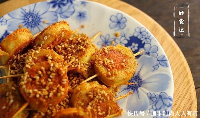别去外面吃烧烤了,学会这道豆皮和香肠做的小吃,香辣开胃吃不够